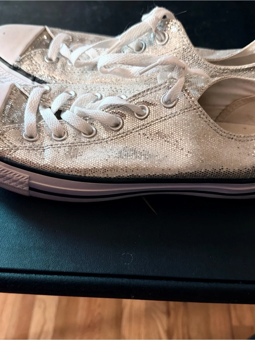 Converse all stars Silver Glitter Low-Top Lace-Up Sneakers - Picture 2 of 5